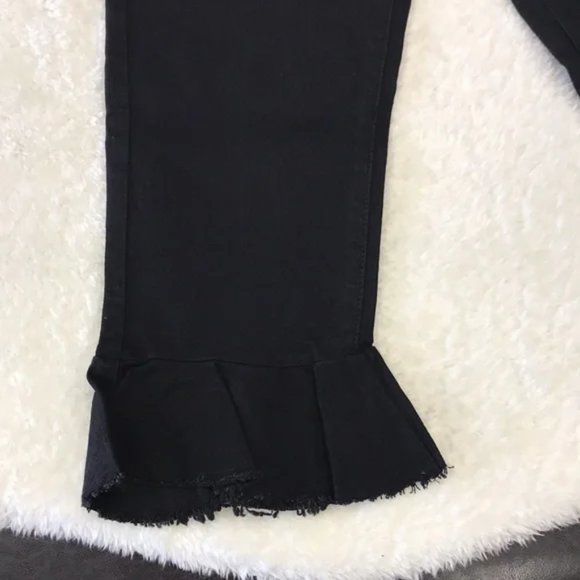 DG2 by Diane Gilman Women's Ruffle Hem Cropped Jeans - Picture 4 of 9